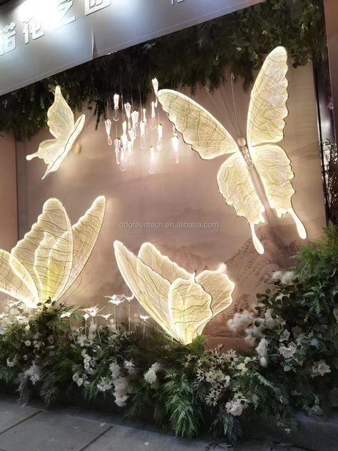 Green Butterfly Decorations, Light Up Butterfly Wings, Butterflies Wedding Theme, Jordan Decor, Backdrop Butterfly, Frog Wedding, Butterfly Wedding Decorations, Butterfly Wedding Theme, Butterfly Centerpieces