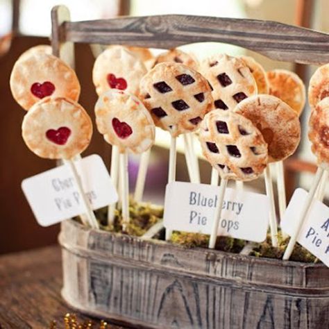 Pie Pops Fall Baby Shower #autumn Labor Day Wedding, Wedding Food Bars, Dessert Mini, Candy Tables, Wedding Finger, Pie Pops, Wedding Appetizers, Food Wedding, Pop Display