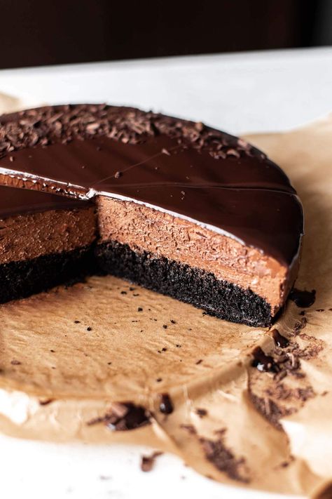 Chocolate Mousse Cake Chocolate Fudge Mousse Cake, French Mousse Cake, Chocolate Mousse Cake Recipe Easy, Double Chocolate Mousse Cake, Brownie Mousse Cake, Chocolate Mousse Aesthetic, Chocolate Espresso Mousse Cake, Espresso Mousse Cake, Chocolate Cake With Mousse