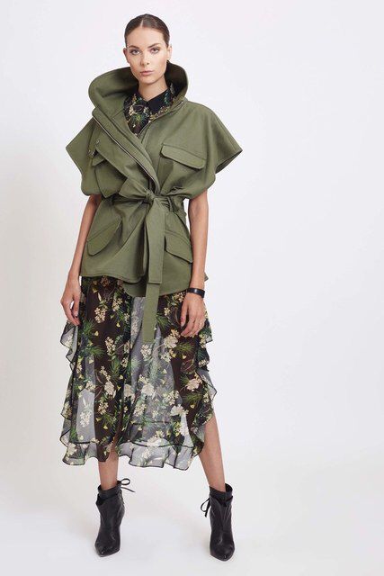 Marissa Webb | Resort 2017 Collection | Vogue Runway Moda Safari, Military Inspired Fashion, Resort 2017 Fashion, Army Look, Military Chic, Marissa Webb, Winter Mode, Safari Style, Moda Vintage