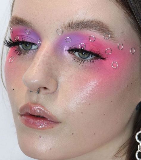 Gen Z teens are bringing back ’80s makeup. Don’t be afraid. - AOL Lifestyle Gen Z Makeup, 80s Makeup Trends, 80s Makeup, Neon Makeup, Makeup For Teens, Makeup Eye Looks, Makeup Tutorial For Beginners, Milk Makeup, Pink Makeup