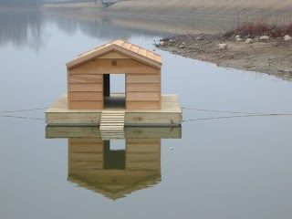 37 Free DIY Duck House / Coop Plans & Ideas that You Can Easily Build Diy Duck House, Floating Duck House, Duck House Diy, Farmer Duck, Duck House Plans, Duck Houses, Duck Island, Goose House, Insulated Dog House