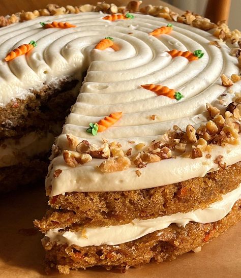 zm🤍🧁🧸’s Instagram post: “one of my favorite things to make🥕☕️🍂🐿 • • • • • • • • • • • • • • • • • • • • • • • • #carrotcake #carrots #cakedecorating #walnut #baking…” Thanksgiving Carrot Cake, Carrot Cake Christmas, Carrot Cake Aesthetic, Christmas Carrot Cake, Baked Goods Aesthetic, Blake Aesthetic, Fall Pinterest, Thanksgiving Potluck, Carrot Cake With Cream Cheese