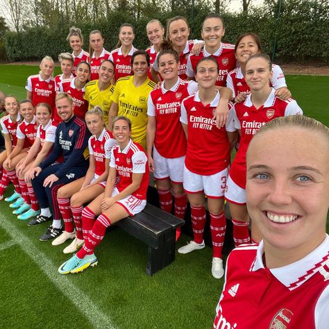 #fanfiction Sweden Women Football Team, Arsenal Women Team, Us Against The World, Female Footballers, England Lionesses, Soccer Girlfriend, Arsenal Wfc, England Ladies Football, Arsenal Women