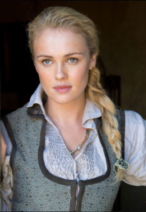 Hannah New from Black Sails and Bridgerton. Hannah New Black Sails, Hannah New, Black Sails, Sailing, Beauty, Black