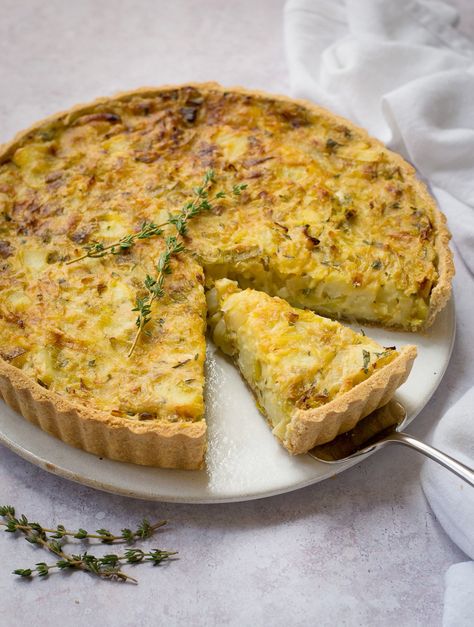 Vegan Leek Pie, Potato And Leek Pie, Homity Pie Recipe British, Vegan Savoury Pie, Vegan Pie Savoury, Vegan Pies Savoury, Homity Pie, Leek And Potato, Leek Pie