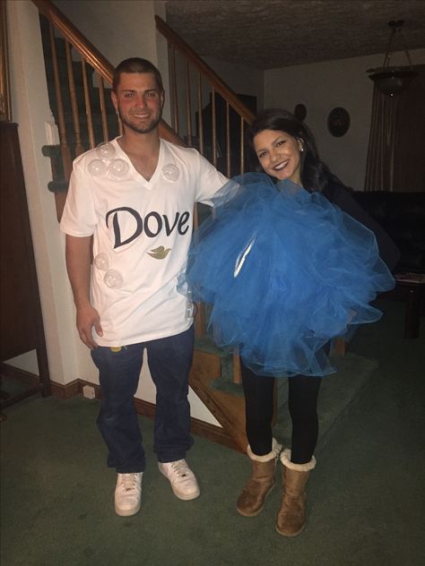 Loofa And Soap Costume, Soap And Loofah Costume, Carnival Ideas Costumes, Soap Costume, Carnival Costumes Ideas, Matching Costumes For Couples, Diy Couples Halloween Costumes, Loofah Costume, Handmade Halloween Costumes