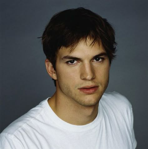 Young Ashton Kutcher, Michael Kelso, Drive Movie, Hottest Male Celebrities, Nicholas Hoult, Ashton Kutcher, 70s Show, Mila Kunis, Chris Pine