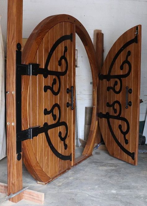 Hobbit Inspired Front Door, Hobbit Front Door, The Hobbit Decor, Hobbit Door Painting, Diy Hobbit Door, Hobbit Decor Interior Design, Hobbit Bedroom Ideas, Hobbit Door Diy, Hobbit Basement