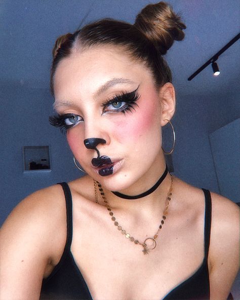 Panda makeup Cute Panda Makeup, Panda Makeup Halloween, Raccoon Makeup, Panda Makeup, Bear Makeup, Animal Costumes, Red Panda, Cute Panda, Costume Ideas