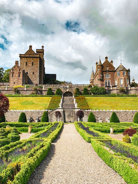 Drummond Castle, Crieff Scotland, Castle Inspiration, Garden Hedges, Castle Gardens, Scotland Tours, Travel Wishes, Book Theme, Victorian Times