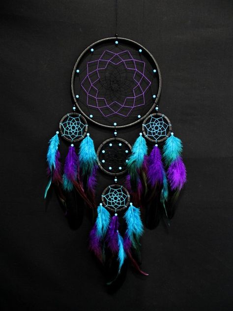 Purple Dreamcatcher, Purple Dream Catcher, Atrapasueños Diy, Dreamcatcher Baby, Dream Catcher Patterns, Dream Catcher Tutorial, Blue Dream Catcher, Dream Catcher Nursery, Beautiful Dream Catchers