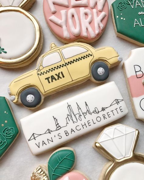 Cookies Nyc, Fancy Deserts, New York Cookies, Engagement Cookies, Food Decorations, Cookies Ideas, Bakery Ideas, Cookie Business, Tough Cookie