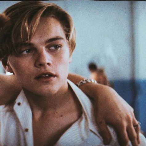 Leonardo Dicaprio 90s Wallpaper, Titanic Aesthetic, Romeo Montague, Dicaprio 90s, Aesthetic Hairstyle, Leonardo Dicaprio Photos, Famous Directors, 90s Wallpaper, Leonardo Dicaprio 90s