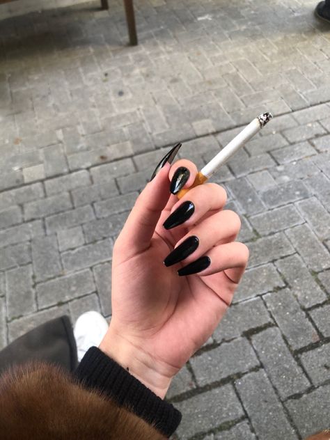 Smoker Nails, Street Lifestyle, Gothic Nails, Nails Black, Dark Nails, Blue Nails, Black Nails, Fake Nails, Long Nails