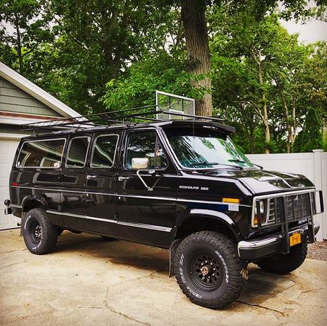 Big Rons Wheels on Instagram: “Monster Machine - Fully equipped with a party patio and cattle smusher ... 10/10 would roll ⛓@redinwolfe #bigrons #vannin #econoline” Dentside Ford, Zombie Survival Vehicle, Party Van, 4x4 Camper Van, Chevrolet Van, Econoline Van, Toyota Van, Astro Van, Overland Truck