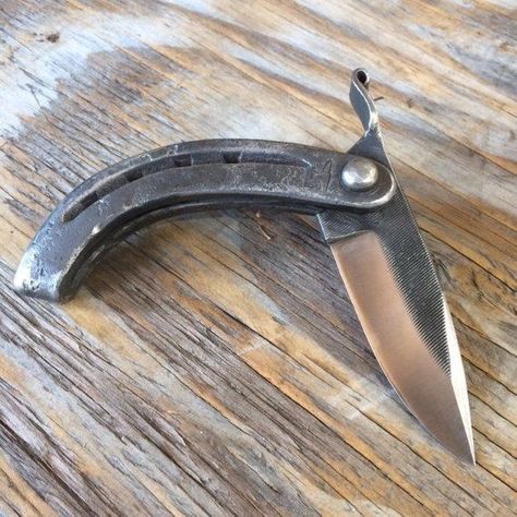 Messer Diy, Friction Folder, Whittling Knife, Blacksmith Projects, Horseshoe Crafts, La Forge, Karambit Knife, Forged Knife, Horseshoe Art