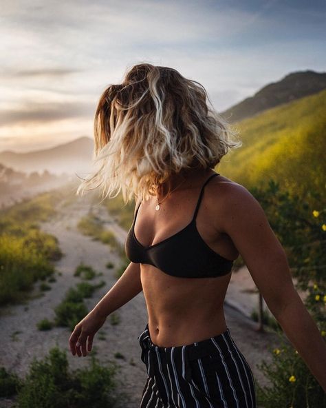 13.1k Likes, 74 Comments - Sage Erickson (@sageerickson) on Instagram: “2 more days of this view :: I'll miss these yellow hues and friends that bloom with them.…” Short Surfer Hair, Beach Hair Short, Short Beach Hair, Sage Erickson, Surfer Girl Hair, Surf Hair, Surfer Hair, Inverted Bob Haircuts, Beach Blonde