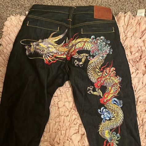 Evisu Designer Jeans Dragon Print Jeans, Cool Jeans Design, Evisu Jeans Outfit, Evisu Pants, Dragon Pants, Dragon Jeans, Jeans Painting, Evisu Jeans, Jeans Design