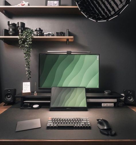 Minimal Desk Setup, Best Keyboard, Setup Pc, Games Room Inspiration, Battle Stations, Computer Desk Setup, Home Studio Setup, Pc Setups, Minimalist Desk