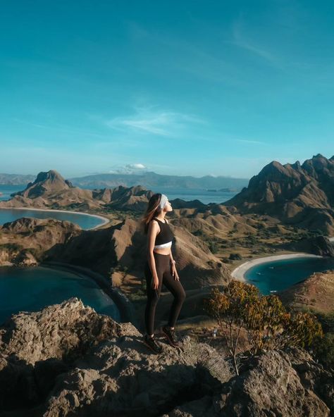 Have a Memorable experience and take a beautiful picture at Padar Island with us🌊 Infoforbooking 👇 --++++++----------------------------- ☎️+6282116161468 (Admin I) + 6282247299652 (Admin II) ✉️ ladastourandtravel@gmail.com 🌏 https ://ladastour.id -----++++++++++----------------------- #Labuanbajotrip #Labuanbajotour #labuanbajotripmurah #triplabuanbajo #pakettrip #padarisland #komodo  #komodoisland Padar Island, Komodo Island, Labuan, Komodo, Beautiful Picture, Beautiful Pictures, Take A, How To Memorize Things, Take That