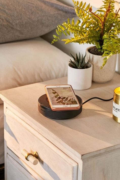 Statement Pieces Decor, Bedrooms Simple, Charging Hub, Cool Electronics, Christmas Gift List, Smart Living, Portable Power Bank, Room Stuff, Wearable Technology