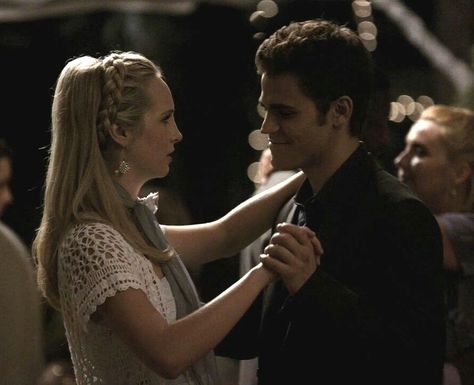 Stefan Caroline, Stefan And Caroline, Davina Claire, Vampire Diaries Stefan, Caroline Forbes, Stefan Salvatore, The Vampire Diaries, The Vampire, Vampire Diaries