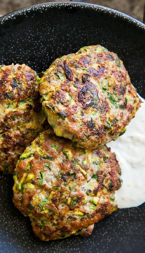 Turkey Burger Patties, Turkey And Zucchini, Zucchini Burger Recipe, Zucchini Burger, Meat Patties, Turkey Burger Recipe, Spicy Turkey, Grated Zucchini, Healthy Burger