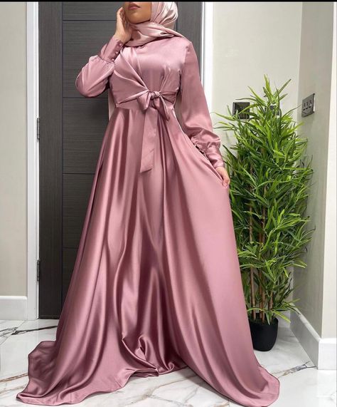 Bow Gown, Full Gown, Stile Hijab, Classy Gowns, Beautiful Days, Mode Turban, Modest Fashion Hijab, Soiree Dress, Muslim Women Fashion