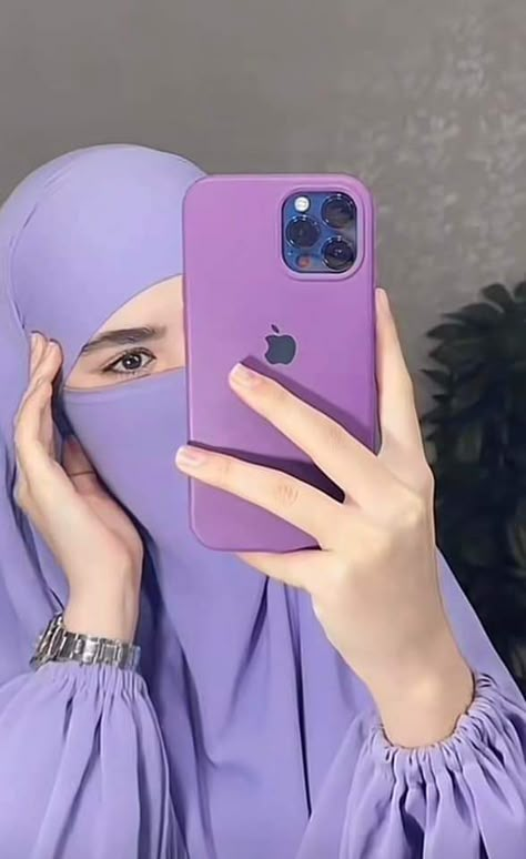 Hijaab Queen, Niqab Outfit, Girls Muslim, Good Photo Editing Apps, Fashion Hijab Outfits, Bff Hands Aesthetic, Islamic Art Canvas, Muslim Style, Blue Background Images