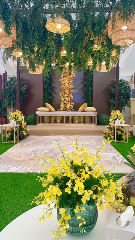 Ghanian Wedding Decor, Nigerian Wedding Decor, African Wedding Theme, Mehendi Decor Ideas, Modern Patio Design, Wedding Entrance Decor, Wedding Stage Design, Dream Wedding Decorations, House Backyard