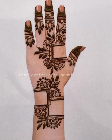 Very Simple Design Mehndi, Mehndi Designs Backhand Simple, Kid Mehndi Designs Easy, Simple Mehendi Designs Back Hand Easy, Mehandi Designs Kids Simple, Mehndi Design Simple For Kids, Mehandi Simple Back Hand, Mehandi Designs On Paper, Simple Mehandi Design For Kids