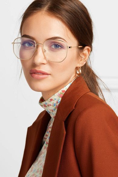 8 Unique Eye Glasses To Add Some Flair To Your Lenses Wire Frame Glasses, Gold Glasses Frames, Gold Rimmed Glasses, Glasses Outfit, Glasses Frames For Women, Glasses Trends, Womens Glasses Frames, Gold Glasses, Gucci Glasses