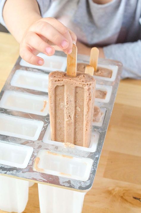 These Chocolate Banana Ice Pops are a nutritious treat for all using NEW TruMoo Calcium Plus Pop Cycles, Making Popsicles, Coffee Popsicles, Ice Pop Recipes, Summer Popsicles, Homemade Popsicles, Organic Baby Food, Ice Pop, Ice Cream Popsicles