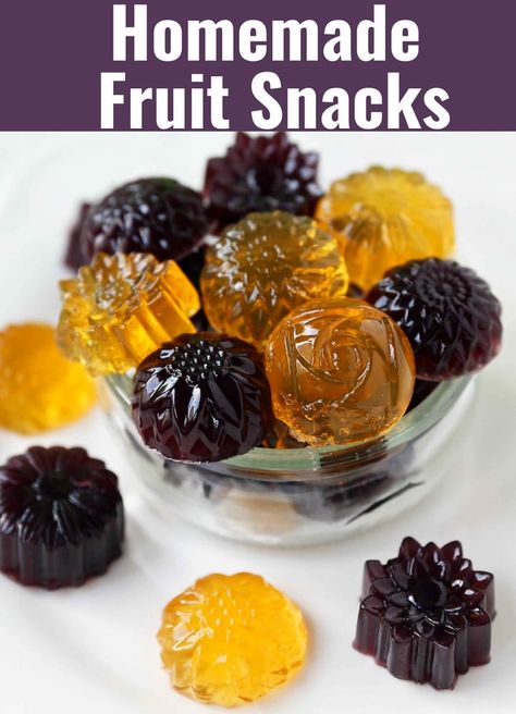 Gummy Fruit Snacks, Homemade Gummy Bears, Healthy Gummies, Homemade Fruit Snacks, Homemade Gummies, Gummies Recipe, Healthy Candy, Gelatin Recipes, Bear Recipes