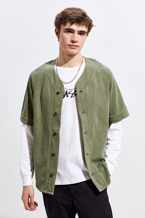 Preppy Boy Outfits, Baseball Shirt Outfit, Baseball Jersey Outfit, Menswear 2020, Mens Fashion Swag, Green Jersey, Mens Trendy Outfits, Jersey Outfit, Mens Outfit Inspiration