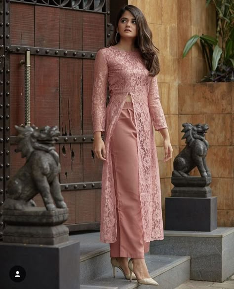 Net Kurti Designs Style, Bridal Outfit Pakistani, Net Suits Design Indian, Net Kurti Designs, Net Dresses Pakistani, Net Kurti, Net Dresses, Indian Designer Suits, Salwar Designs