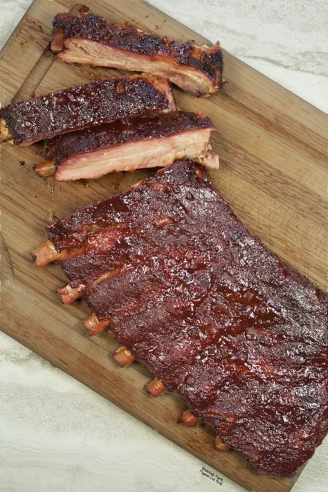 Charcoal Grill Ribs, Charcoal Smoker Recipes, Marinating Ribs, Grilled Ribs Charcoal, Smoked Ribs Recipe, Charcoal Grill Recipes, Indoor Smoker, Recipes Grill, Masterbuilt Smoker