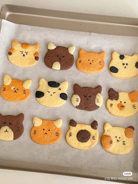 Cute Biscuits, Animal Shaped Foods, Biscuits Homemade, Kawaii Cookies, Cookie Recipes Decorating, Food Cafe, Summer Baking, Cat Cookies, Kawaii Cooking