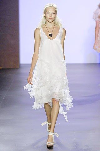 Erin Fetherston Spring 2007 Ready-to-Wear Collection Photos - Vogue Erin Fetherston, Vogue Runway, Fashion Lookbook, Fashion Show, Sleeveless Dress, Ready To Wear, Flower Girl Dresses, Vogue, Wedding Dress