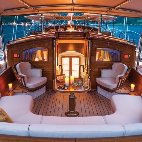 WISP Yacht Photos - Royal Huisman | Yacht Charter Fleet Luxury Yacht Interior, Boat Interior Design, Sailboat Interior, Yacht Interior Design, Sailboat Living, Boat Interiors, Classic Wooden Boats, Dream Boat, Luxury Boat