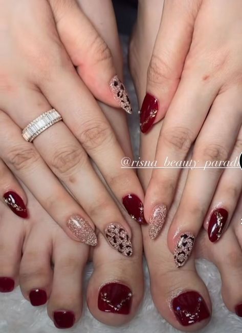 Desain Nail Art Simple, Nailart Merah Maroon, Nail Art Merah Maroon, Nail Art Merah, Cat Tembok, Brown Acrylic Nails, Nail Art Designs Images, Makeup Nails Art, Girl Thinking