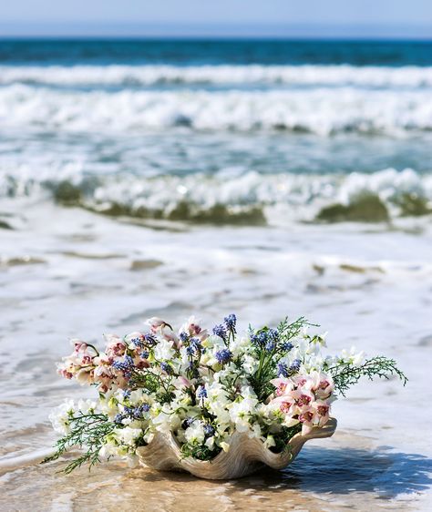 BeachInspiredFlowers_280946471967-2062485_b Botticelli Paintings, Alys Beach Florida, Flower Magazine, Nouveau Flowers, Book Vibes, Sea Illustration, Summer Decorations, Girl With Flowers, Alys Beach