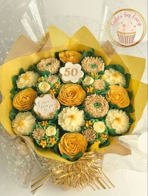 Golden Wedding Anniversary Cupcakes, 50th Anniversary Cupcakes, Anniversary Cupcakes, Anniversary 50th, 50th Anniversary Cakes, 50th Anniversary Party, Cream Cakes, Golden Wedding Anniversary, Cupcake Bouquet