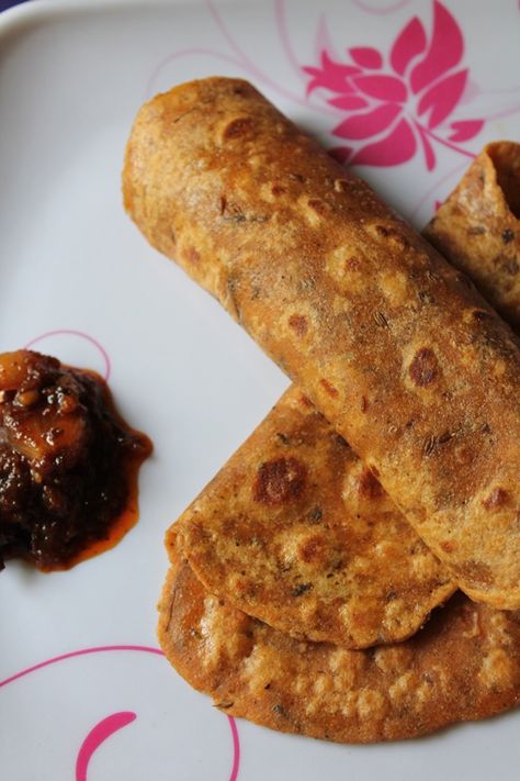 Masala Chapati Recipe / Spiced up Masala Roti Recipe / Masala Roti Recipe - Yummy Tummy Onion Pickle Recipe, Masala Roti, Punjabi Dishes, Chapati Recipe, Onion Pickle, Chapati Recipes, Roti Recipe, Pickle Recipe, Paratha Recipes