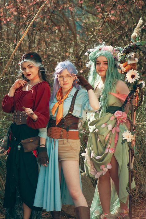 Laudna, Imogen temult and Fearne Calloway cosplay from critical role. Laudna: mosssycosplays Imogen: thechloecorner Fearne: aloe.cos Photographer: Ameliacarvellphotography (Instagram) Laudna Cosplay, Imogen Temult, Critical Role Cosplay, Nerd Herd, Epic Cosplay, Cosplay Diy, Critical Role, Best Cosplay, Months In A Year