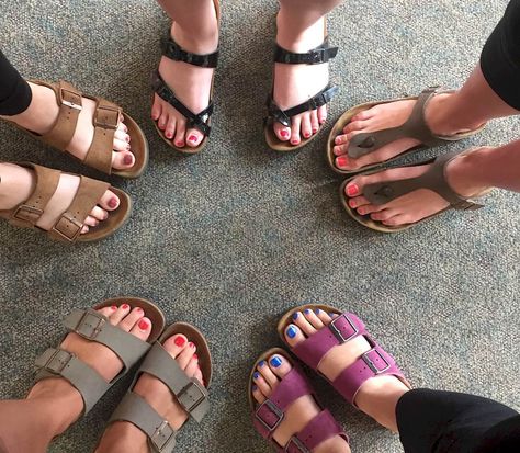 Five Reasons Owning A Pair Of Birkenstocks Is Better Than Having A Boyfriend Birkenstock Arizona Outfit, Having A Boyfriend, Birkenstock Sandals Outfit, High Top Converse Outfits, Birkenstock Outfit, Sandals Outfit, Outfits With Converse, A Boyfriend, Birkenstock Sandals