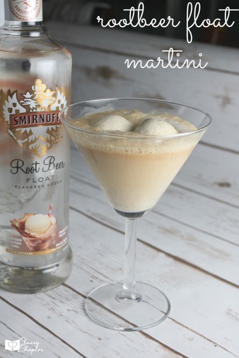 Need a tasty summer drink? This delicious root beer float martini is an easy drink recipe! Try it, you'll love it! Best Martini Recipes, Yummy Summer Drinks, Martinis Drinks, Beer Float, Easy Drink Recipes, Root Beer Float, Martini Recipes, Flavored Vodka, Easy Drinks