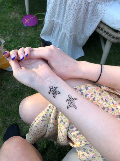 #henna #hennaart #hennadesigns #turtle Turtle Henna, Henna Tattoo Designs, Henna Art, Deathly Hallows Tattoo, Henna Tattoo, Henna Designs, Infinity Tattoo, Triangle Tattoo, Henna