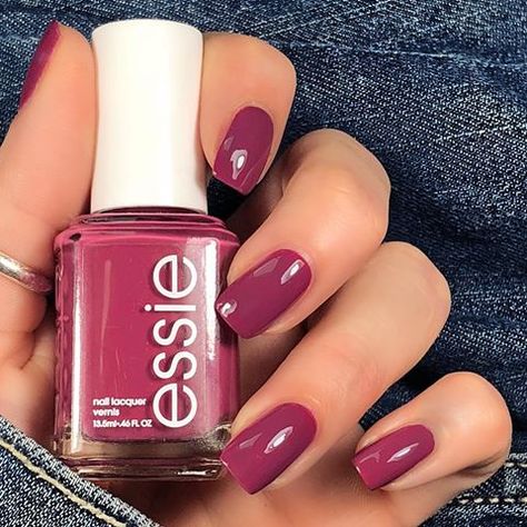 Essie drive in and dine Essie Purple, Cranberry Nails, Raspberry Nails, Mauve Nail Polish, Essie Nails, Berry Nails, Gucci Nails, Oc Reference, Pink Nail Colors